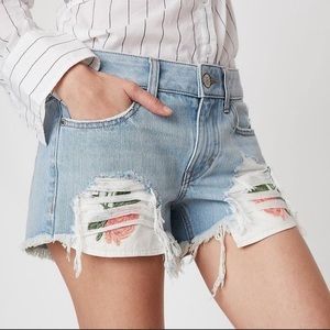 NWOT Ripped jean shorts with flower pockets